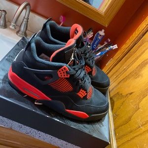 Thunder red 4s